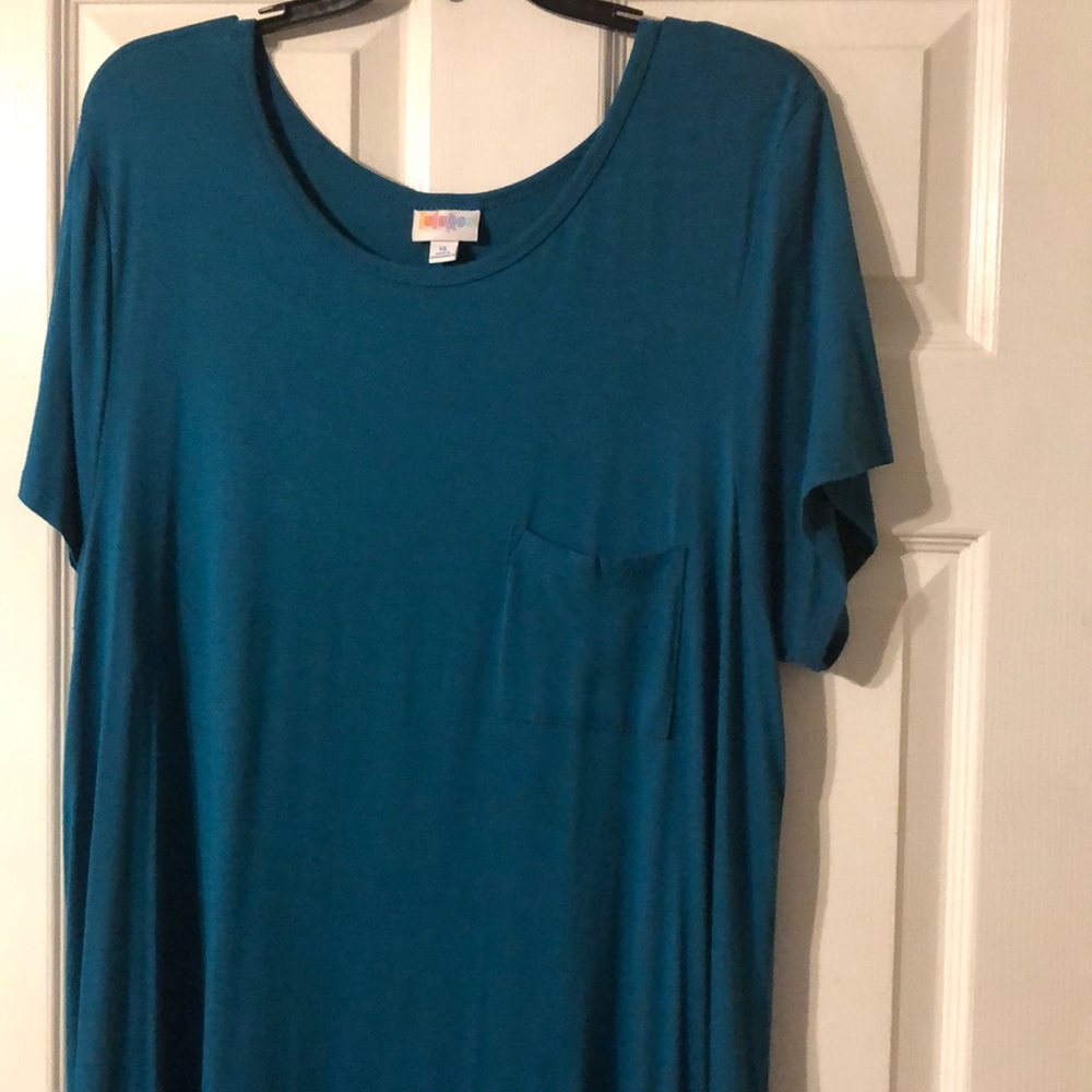 Lularoe Carly XL fits like an 18/20